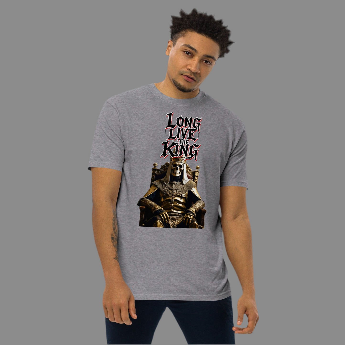 Lang lebe der König – Hochwertiges schweres Streetwear-T-Shirt mit goldenem Skelettthron-Design