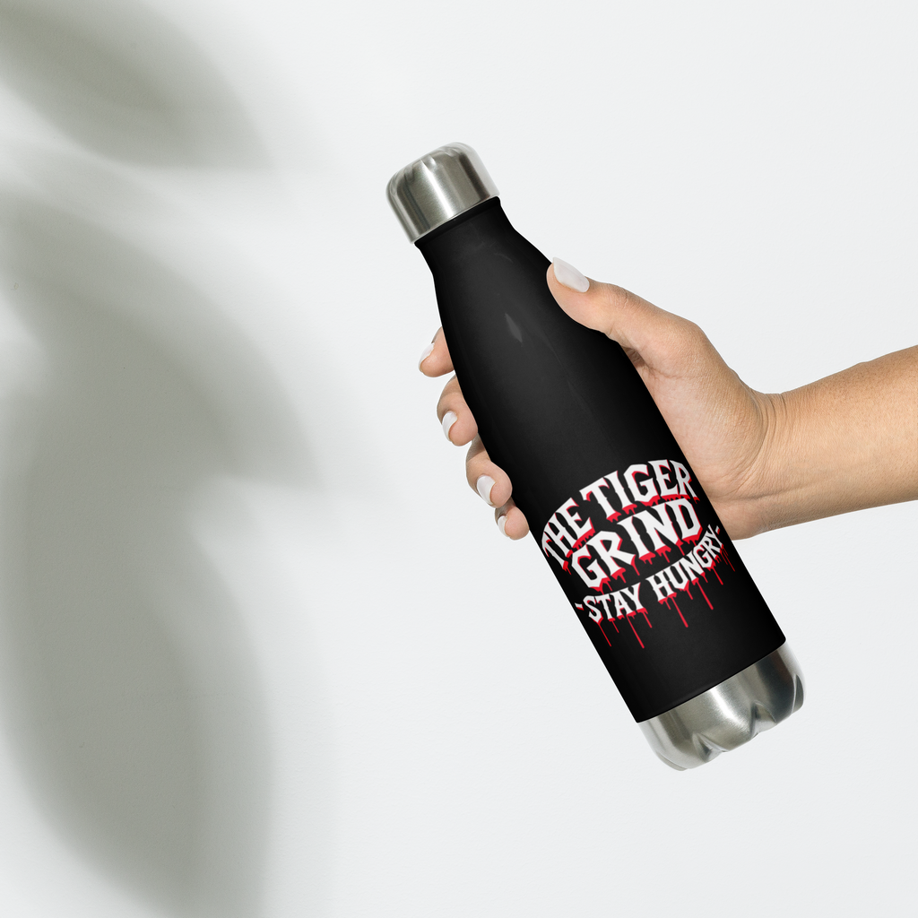 Tiger Grind insulated bottle - Lifestyle shot in gym setting