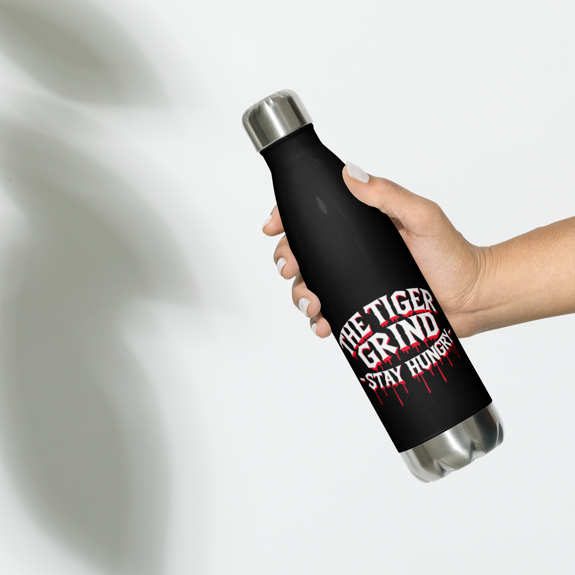 Tiger Grind insulated bottle - Lifestyle shot in gym setting