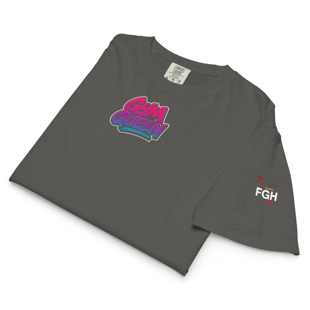 GymQueen women’s boxy shirt in dark grey with bold front logo and colorful street art backprint, styled for gym and urban lifestyle
